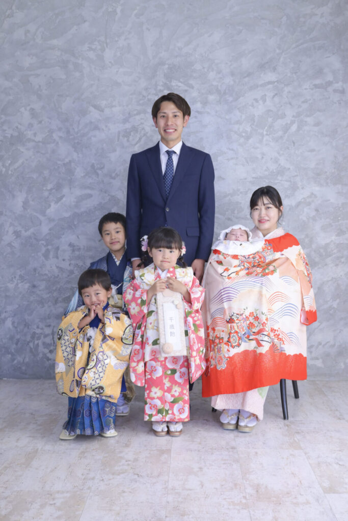 七五三の写真撮影を楽しむ女の子|フォトスタジオミンミ