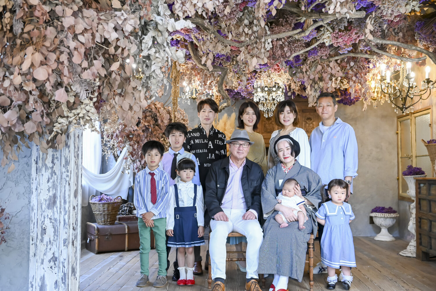 フォトスタジオミンミで撮影した三世代家族写真