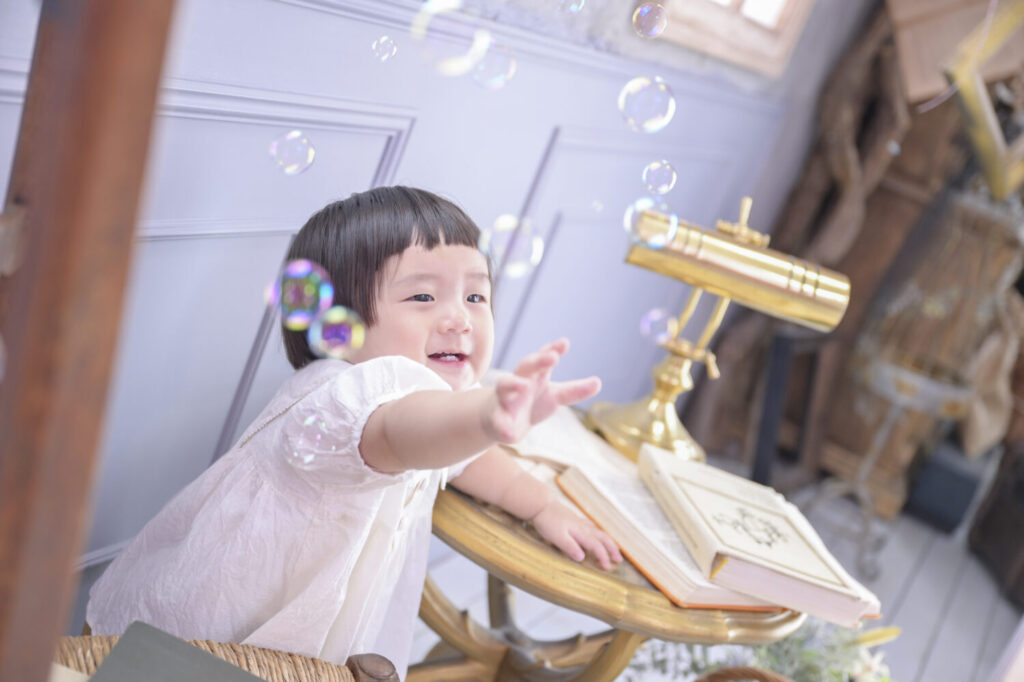豊橋市の写真スタジオで撮影した2歳の誕生日記念写真