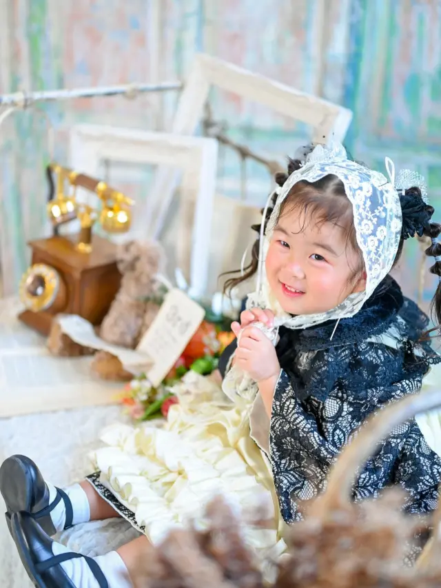 753 photo-🫧✨

3歳の753撮影🌼
以前お姉ちゃん七五三で来て頂き、今回は妹ちゃんの七五三で撮影に来て頂きました📸
まだ赤ちゃんだったのにもう3歳なんて😭びっくり‼️
嬉しいことに指名をいただき撮影させていただきました🫶✨✨

歴代の中でもあんなに笑った撮影は無いくらい、お姉ちゃんの七五三の時は変顔で笑わせてもらって本当に撮影するのが楽しみでした😂今回もお姉ちゃんは絶好調、、笑笑
妹ちゃんはくしゃっと笑った顔が可愛すぎる💛
今回も楽しい撮影でした♪
撮影にお越しいただきありがとうございました🌻

10・11月といえば、七五三の本番シーズン。
土日・大安などの人気日程はすぐに埋まってしまうため、「撮影もまだだけど、希望日も取れない...」なんてことも。😅
実際にすでに、次回予約として、10・11月の撮影予約がどんどん入り始めていて、
ご希望のお日にちをご案内できないケースも出てきています...！
だからこそ、
📷「8月に撮影」→👘「秋にお出かけ」
のスケジュールが安心＆確実でとってもおすすめなんです♪

ご予約やご相談は、お早めにDMからどうぞ！💌
今動けば、秋の七五三がスムーズに整います😆　

photo studio @minmi_toyokawa 
photographer@gonchan_minmi
studio -シエロstudio

ご予約方法
Web: https://photostudio-minmi.com/
tell: 0533-56-2806
〒442-0033
愛知県豊川市豊川町遠通2番地14
定休日：水曜日

#フォト #フォトスタジオ#写真館 #753#753撮影 #753ヘア #753
前撮り #7歳#5歳 #3歳#photo #フォトウェディング #バースデー
＃バースデーフォト #バースデー撮影 #ニューボン#お宮参り #ハーフ
成人式＃振袖#振袖レンタル#フォトスタジオ愛知＃フォトスタジオ豊
川