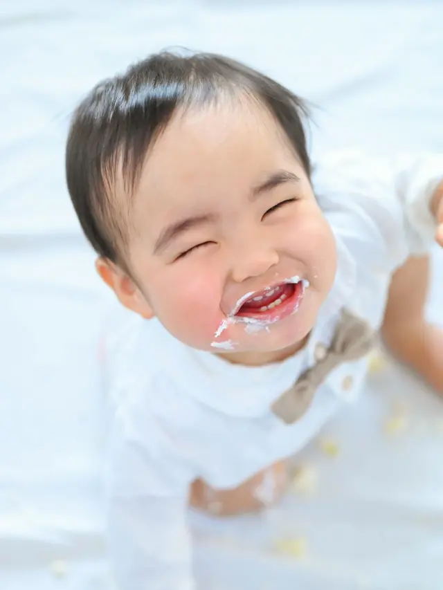 🎂＼1歳のおたんじょうびに “おいしい記念日” を／🎂

手づかみOK！顔についちゃってもOK！
汚しちゃってもちろんOK！
“スマッシュケーキ”は、赤ちゃんが自由に楽しめる
おいしくてたのしいバースデー撮影！🍰🍓

当スタジオでは、バースデープランでスマッシュケーキ撮影ができちゃいます♪🤍
※事前の予約が必要になります。またケーキやその他持ち物はお客様持参となります。

他ではなかなかできないから、特別感もたっぷり！

ケーキに興味津々な顔、
ちょっとびっくりした顔、
そして、とびきりの笑顔。

ぜ〜んぶまとめて、1歳の思い出に残しませんか？…🍓

ご予約の際に「スマッシュケーキ希望」と伝えてくださいね！
・
フォトスタジオミンミでは#スマッシュケーキ #一升餅 #選び取りカード など様々な撮影ができます📸
※全てお持ち込みになります🙌
—————————————————————
ご予約方法
Web: https://photostudio-minmi.com/
tell:0533-56-2806
⁡
〒442-0033
愛知県豊川市豊川町遠通2番地14
⁡
定休日:水曜日
—————————————————————————
#フォト #フォトスタジオ#写真館 #753#753撮影 #753ヘア #753前撮り #7歳 #５歳 #3歳#photo #フォトウェディング #バースデー #バースデーフォト #バースデー撮影 #ニューボン#お宮参り #ハーフ成人式 #振袖 #振袖レンタル #フォトスタジオ愛知#フォトスタジオ豊川#七五三撮影 #スマッシュケーキ #スマッシュケーキ撮影 #smashcake