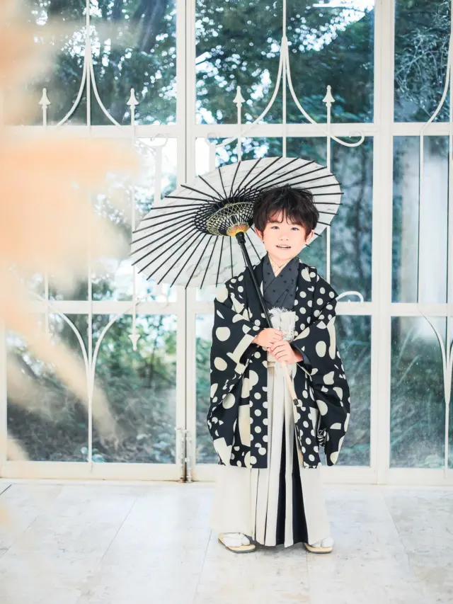 .⁡
【七五三photo】
 
大きな窓の前でパシャリ🪟
くずしている雰囲気もとってもお似合い🫧

studio:シュシュ
photographer:@ルーチェ

 minmiで撮影すると❗️
和装・洋装の2着どちらも着ることが出来ます🌼
さらにそのまま神社へご参拝も行けます👀

#フォトスタジオミンミ #七五三  #七五三撮影 #愛知フォトスタジオ #豊橋フォトスタジオ #東三河フォトスタジオ