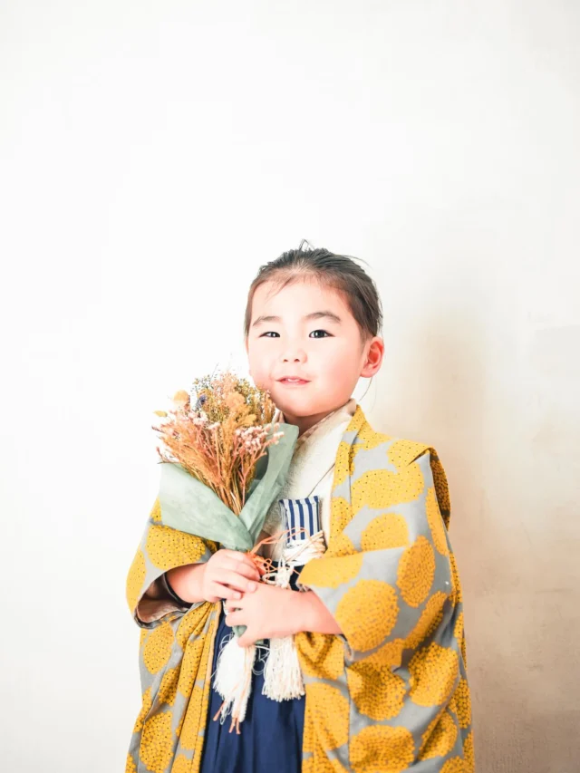 .⁡
【七五三photo】
 
カーテン越しに覗いてる姿がとっても可愛らしい☺︎
和装も洋装もとっても似合ってる〜✨

studio:パラディ
photographer:@TAKA

 minmiで撮影すると❗️
和装・洋装の2着どちらも着ることが出来ます🌼
さらにそのまま神社へご参拝も行けます👀

#フォトスタジオミンミ #七五三  #七五三撮影 #愛知フォトスタジオ #豊橋フォトスタジオ 東三河フォトスタジオ