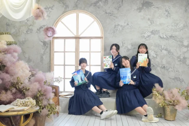 ．
 
「今じゃなくていいや」って思ってたら
気づいた時には
もう戻れなくなっている今。

放課後の帰り道
部活終わりの笑顔
何でもない話で笑ってる時間

このメンバー、この距離感、この空気は
今だけのもの。

友達とも🤝
カップルとも💑
部活の仲間とも⚽️🏀

今のままを残す写真📸
それが
#あおはるフォト

みんなで撮って、みんなで割り勘
思っているよりずっと気軽で安い！

10カット9,900円なら
3人で1人3,300円。
5人なら2,000円以下✨

所用時間は30分。
4月末までの期間限定

この瞬間を、
ちゃんと残そう。

⸻

【📸 あおはるフォト プラン詳細】

▶ 対象
中学生・高校生限定
友達同士／カップル／部活仲間 OK

▶ 所用時間
約30分

▶ 料金（税込）
・1カット　3,300円
・10カット　9,900円
・30カット　13,200円

※1カットから撮影OK
※みんなで割り勘OK
※土日祝は撮影料 +3,300円

▶ 服装
制服・ユニフォーム・私服 すべてOK

▶ 実施期間
4月末まで

▶ ご予約方法
DM／LINE／HPから

#青春フォト 
#部活フォト
#友達フォト
#アオハルフォト