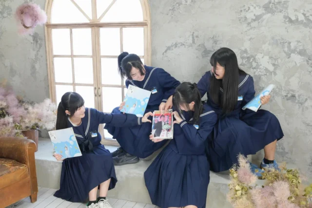 ．
 
「今じゃなくていいや」って思ってたら
気づいた時には
もう戻れなくなっている今。

放課後の帰り道
部活終わりの笑顔
何でもない話で笑ってる時間

このメンバー、この距離感、この空気は
今だけのもの。

友達とも🤝
カップルとも💑
部活の仲間とも⚽️🏀

今のままを残す写真📸
それが
#あおはるフォト

みんなで撮って、みんなで割り勘
思っているよりずっと気軽で安い！

10カット9,900円なら
3人で1人3,300円。
5人なら2,000円以下✨

所用時間は30分。
4月末までの期間限定

この瞬間を、
ちゃんと残そう。

⸻

【📸 あおはるフォト プラン詳細】

▶ 対象
中学生・高校生限定
友達同士／カップル／部活仲間 OK

▶ 所用時間
約30分

▶ 料金（税込）
・1カット　3,300円
・10カット　9,900円
・30カット　13,200円

※1カットから撮影OK
※みんなで割り勘OK
※土日祝は撮影料 +3,300円

▶ 服装
制服・ユニフォーム・私服 すべてOK

▶ 実施期間
4月末まで

▶ ご予約方法
DM／LINE／HPから

#青春フォト 
#部活フォト
#友達フォト
#アオハルフォト