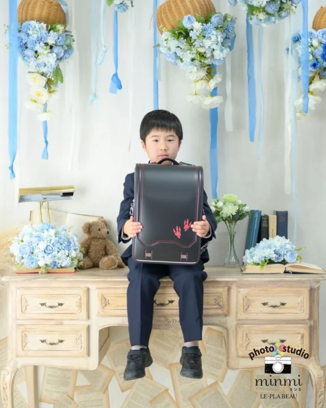 ．⁡

🌸卒園入学Photo🌸
 
まだ大きいランドセルや園服姿
今しか見れない姿をお写真に。
 
studio｜パラディ
 
 
家族写真や兄弟写真も撮りたい！という方はスペシャルプラン
 
少しでいいから写真に残したい！という方はシンプルプラン
 
お友達と記念に撮りたい！という方は友達シェアプラン
 
がオススメ🌟
 
 
ご不明な点がありましたらお気軽にお問い合わせ下さい。
﹏﹏﹏﹏﹏﹏﹏﹏﹏﹏﹏﹏﹏﹏﹏﹏﹏﹏﹏﹏﹏﹏﹏﹏﹏﹏
フォトスタジオミンミ豊橋柱店
TEL｜0532-26-5588
住所 ｜〒441-8082 愛知県豊橋市柱三番町 120番地2
定休日｜水曜日
﹏﹏﹏﹏﹏﹏﹏﹏﹏﹏﹏﹏﹏﹏﹏﹏﹏﹏﹏﹏﹏﹏﹏﹏﹏﹏
 
 #入学フォト  #卒園フォト  #ランドセルフォト  #フォトスタジオミンミ  #愛知フォトスタジオ