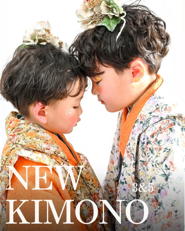 🌿2026ミンミ豊川NEW KIMONO

こんにちは！フォトスタジオミンミ豊川店です🌸2026年ミンミ豊川店 新作衣装が登場しました✨

ミンミスタッフが心を込めてデザインした
ミンミ限定の特別な一着✨
今回のテーマは《花-HANA-》となっております🌼

ナチュラルでおしゃれなデザインは
七五三の特別な1日を もっと素敵に彩ってくれます🌿

「こんな衣装で撮りたかった！」
そんな声が聞こえてきそうな一着です🤍

これから少しずつそれぞれのこだわりを投稿予定です🫶🧡

こちらの新作衣装は4月1日からご予約可能となっております。
ぜひ店頭でご試着してみてくださいね✨
ご予約・お問い合わせお待ちしております📸

──────────────
📍フォトスタジオミンミ豊川店

ご予約方法
🌐Web
https://photostudio-minmi.com/

📞TEL
0533-56-2806

愛知県豊川市豊川町遠通2番地14
定休日：水曜日
──────────────

#フォトスタジオ #七五三 #753撮影 #七五三前撮り #七五三衣装 フォトスタジオ愛知 フォトスタジオ豊川