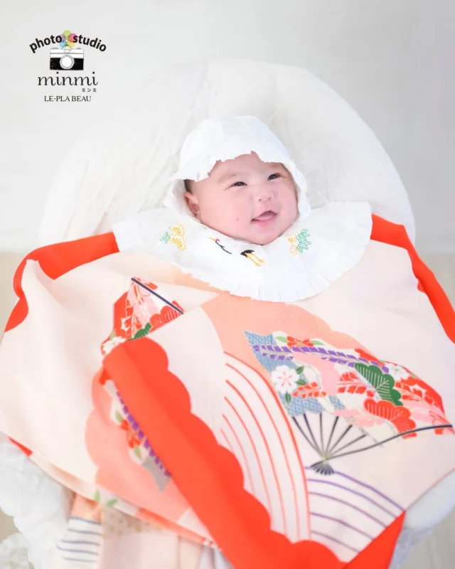 ．⁡
🫧お宮参りフォト🫧
 
 ニコニコ笑顔がとっても可愛い🌼
家族みんなで仲良しショット✨
 
studio｜パラディ
photographer｜ @taka.studiominmi 
﹏﹏﹏﹏﹏﹏﹏﹏﹏﹏﹏﹏﹏﹏﹏﹏﹏﹏﹏﹏﹏﹏﹏﹏﹏﹏
 

 
〖プランの特典〗
①家族撮影が無料！
②再撮影が無料！！※データお渡し後は対象外
③洋装1着レンタル！
④産着レンタル無料！
 
ご予約お待ちしてます🌿‎𓂃 𓈒𓏸
 
 
 #フォトスタジオミンミ  #愛知フォトスタジオ  #豊橋フォトスタジオ  #お宮参り  #お宮参り撮影
