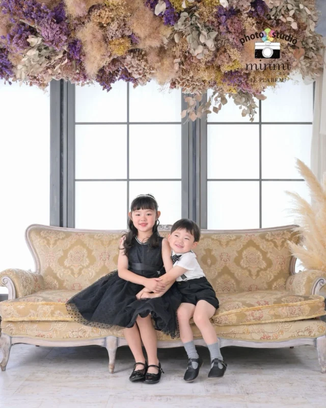 ．
 
🌻七五三フォト🌻
 
ニコニコ笑顔がとっても可愛らしい2人🌼
姉弟2人の仲良しショットもとっても素敵✨
 
studio｜シュシュ
photographer｜ @taka.studiominmi 
﹏﹏﹏﹏﹏﹏﹏﹏﹏﹏﹏﹏﹏﹏﹏﹏﹏﹏﹏﹏﹏﹏﹏﹏﹏﹏
 
今なら2人一緒に七五三撮影をしたい方に向けた、
プラン兄弟メインシェアコースがお得な価格で撮影できます✨️
 
〖プランの特典〗
①家族撮影が無料！
②再撮影が無料！！※データお渡し後は対象外
③和装、洋装1着ずつレンタル
④新作衣装追加料金なし
⑤足袋もレンタル無料！！
 
ご予約お待ちしてます🌿‎𓂃 𓈒𓏸
 
 
 #フォトスタジオミンミ  #愛知フォトスタジオ  #豊橋フォトスタジオ  #七五三フォト  #七五三撮影
