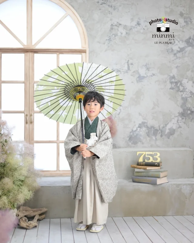 ．
 
🌿七五三フォト🌿
 
最初は緊張しながらも途中から
ニコニコ笑顔が溢れました☺️
 
studio｜ボーテ
photographer｜ @mi_minmi125 

﹏﹏﹏﹏﹏﹏﹏﹏﹏﹏﹏﹏﹏﹏﹏﹏﹏﹏﹏﹏﹏﹏﹏﹏﹏﹏
 
今なら2人一緒に七五三撮影をしたい方に向けた、
プラン兄弟メインシェアコースがお得な価格で撮影できます✨️
 
〖プランの特典〗
①家族撮影が無料！
②再撮影が無料！！※データお渡し後は対象外
③和装、洋装1着ずつレンタル
④新作衣装追加料金なし
⑤足袋もレンタル無料！！
 
ご予約お待ちしてます🌿‎𓂃 𓈒𓏸
 
 
 #フォトスタジオミンミ  #愛知フォトスタジオ  #豊橋フォトスタジオ  #七五三フォト  #七五三撮影