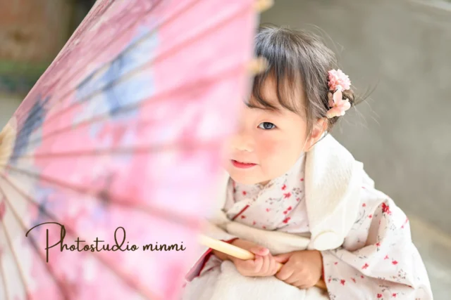 753 photo𓂃◌𓈒

プリンセスのようにキラキラと
目を輝かせて色々なものに興味津々で撮影ができました🫧
ドレスも着物もお子様らしくとても似合ってました😍
ニコニコ笑顔がとっても上手で可愛すぎました🥰

気になる方はお気軽にお電話やLINEからお問い合わせ可能となっております🙊
studio 𓂃 シエロstudio
—————————————————————
ご予約方法
Web: https://photostudio-minmi.com/
tell:0533-56-2806
⁡
〒442-0033
愛知県豊川市豊川町遠通2番地14
⁡
定休日:水曜日
—————————————————————————
#フォト #フォトスタジオ#写真館 #753#753撮影 753ヘア 753前撮り 7歳 ５歳 3歳photo フォトウェディング バースデー バースデーフォト バースデー撮影 ニューボンお宮参り ハーフ成人式 振袖 振袖レンタル フォトスタジオ愛知フォトスタジオ豊川七五三撮影