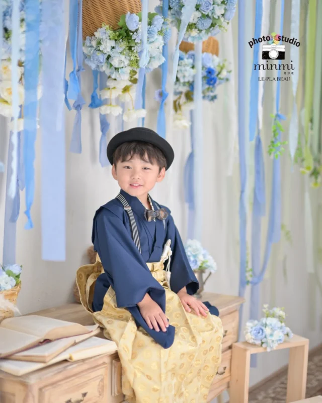 ．
 
🌿七五三フォト🌿
🌷二分の一成人🌷 

今回は七五三とハーフ成人を一緒に📸
ハーフ成人は、和装のみ撮影です🌟
 
studio｜パラディ
photographer｜ @taka.studiominmi 

﹏﹏﹏﹏﹏﹏﹏﹏﹏﹏﹏﹏﹏﹏﹏﹏﹏﹏﹏﹏﹏﹏﹏﹏﹏﹏
 
今なら2人、3人一緒に七五三撮影をしたい方に向けた、
プラン兄弟メインシェアコースがお得な価格で撮影できます✨️
 
〖プランの特典〗
①家族撮影が無料！
②再撮影が無料！！※データお渡し後は対象外
③和装、洋装1着ずつレンタル
④新作衣装追加料金なし
⑤足袋もレンタル無料！！
 
ご予約お待ちしてます🌿‎𓂃 𓈒𓏸
 
 
 #フォトスタジオミンミ  #愛知フォトスタジオ  #豊橋フォトスタジオ  #七五三フォト  #七五三撮影