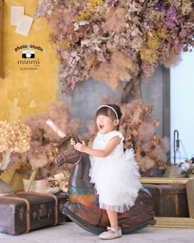 ．
 
🌼3歳バースデー🌼

 
お馬さんがお気に入りで飛びっきりの笑顔！
 
studio｜シュシュ
photographer｜ @taka.studiominmi 
﹏﹏﹏﹏﹏﹏﹏﹏﹏﹏﹏﹏﹏﹏﹏﹏﹏﹏﹏﹏﹏﹏﹏﹏﹏﹏
 
〖プランの特典〗
①家族撮影が無料！
②再撮影が無料！！※データお渡し後は対象外
③洋装レンタル2着付き
 
ご予約お待ちしてます🌿‎𓂃 𓈒𓏸
 
 
 #フォトスタジオミンミ  #愛知フォトスタジオ  #豊橋フォトスタジオ  #七五三フォト  #バースデーフォト