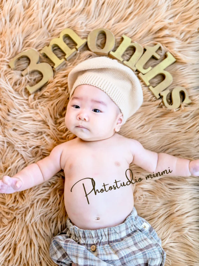𓂃 お宮参り photo 𓂃

生後3ヶ月のBabyちゃん👶🏻🤍

撮影では、にこにこ笑顔をたくさん見せてくれて
カメラ目線もばっちり📸✨
とっても可愛い表情をたくさん残すことができました🥰

今回は兄弟ショットも一緒に♡
2人並んだ姿はとっても可愛くて、
これからの成長がますます楽しみになる一枚に𓂃𓈒𓏸

お宮参りphotoでは、
お顔だけでなく、小さな手足などのパーツショットや
ご家族・兄弟での撮影もおすすめです♥

今しかない赤ちゃんの姿と、
家族みんなの大切な時間を写真に残しませんか？🫶🏻

photo studio
@minmi_toyokawa
studio ～ シエロstudio

【ご予約方法】
Web：https://photostudio-minmi.com/
TEL：0533-56-2806

〒442-0033
愛知県豊川市豊川町遠通2番地14
定休日：水曜日

#お宮参り #お宮参りフォト #お宮参り撮影 #兄弟フォト #兄弟写真 ベビーフォト 赤ちゃんフォト 家族写真 成長記録 手足ショット フォトスタジオ 写真館 フォトスタジオ愛知 フォトスタジオ豊川 豊川市 七五三 753 753撮影 753前撮り 3歳 5歳 7歳 バースデーフォト ハーフ成人式 振袖 振袖レンタル フォトウェディング