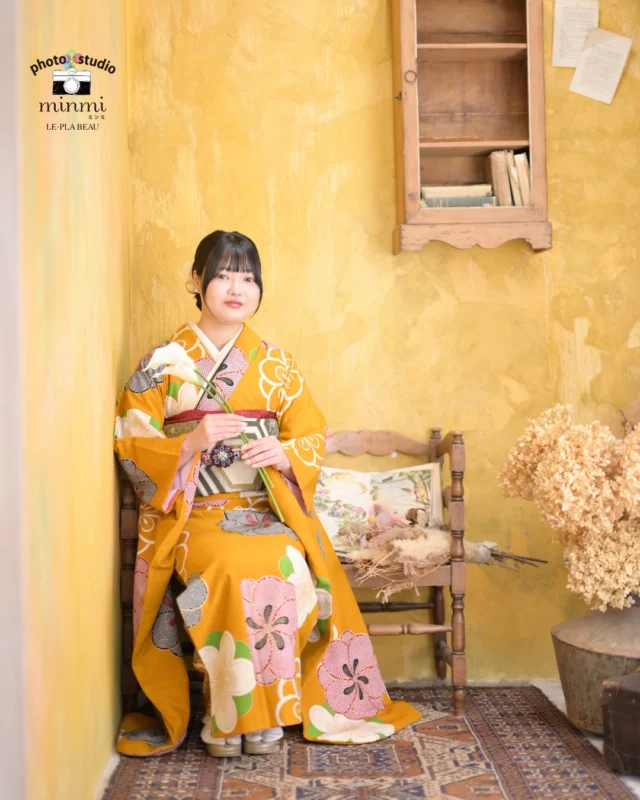．⁡
🌸成人前撮りフォト🌸
 
たくさん悩んで決めた
お気に入りのお着物で前撮りフォト📸

 
studio｜シュシュ
photographer｜ @taka.studiominmi 
﹏﹏﹏﹏﹏﹏﹏﹏﹏﹏﹏﹏﹏﹏﹏﹏﹏﹏﹏﹏﹏﹏﹏﹏﹏﹏

⁡前撮り、後撮り大歓迎❁⃘*.ﾟ
ご予約お待ちしてます🌿‎𓂃 𓈒𓏸
 
 
 #フォトスタジオミンミ  #愛知フォトスタジオ  #豊橋フォトスタジオ  #成人前撮り  #成人