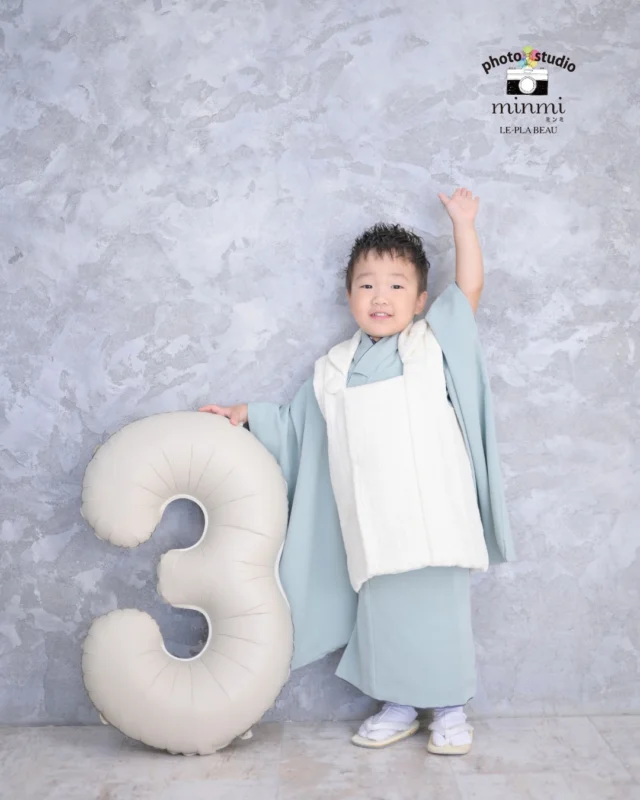 ．
 
🎈七五三フォト🎈
 
大好きなくまのぬいぐるみと
大好きな兄弟と📸
 
studio｜シュシュ
photographer｜ @taka.studiominmi 
﹏﹏﹏﹏﹏﹏﹏﹏﹏﹏﹏﹏﹏﹏﹏﹏﹏﹏﹏﹏﹏﹏﹏﹏﹏﹏
 
今なら2人一緒に七五三撮影をしたい方に向けた、
プラン兄弟メインシェアコースがお得な価格で撮影できます✨️
 
〖プランの特典〗
①家族撮影が無料！
②再撮影が無料！！※データお渡し後は対象外
③和装、洋装1着ずつレンタル
④新作衣装追加料金なし
⑤足袋もレンタル無料！！
 
ご予約お待ちしてます🌿‎𓂃 𓈒𓏸
 
 
 #フォトスタジオミンミ  #愛知フォトスタジオ  #豊橋フォトスタジオ  #七五三フォト  #七五三撮影