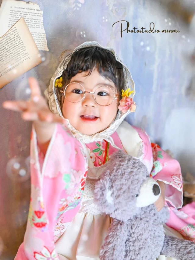 3歳七五三撮影📷ˎˊ˗

ポージングが上手でモデルさんみたいでした🫣✨
ニコニコ笑顔も沢山撮れてとっても可愛かったです🥰
着物と洋装でガラッと雰囲気も変わり、
姉妹で仲良し撮影とても楽しかったです🌈
⁡
撮影にお越しいただきありがとうございました😊✨
⁡
今なら２人一緒に七五三撮影をしたい方に向けたプラン兄弟メインシェアコースがお得な価格で撮影できます！😌

お子様のソロの写真はいらないけど、兄弟写真の時だけ一緒に写りたい方は
和装→¥５,５００
洋装→¥１,６５０　　こちらでのご案内が可能となっております📸

⁡
studio 𓂃 フェリススタジオ
⁡
ご予約大変埋まりやすくなっております😳
⁡
七五三撮影では着物を1着、洋装を1着を着て撮影して頂けれます🌷🌷
⁡
↓↓プランの特典↓↓
❶家族撮影無料‼︎
❷再撮影無料‼︎※データお渡し後は対象外
❸和装　洋装1着ずつ
❹新作衣装追加料金なし
❺足袋もレンタル無料‼︎
⁡
ご予約お待ちしております🫶
⁡
—————————————————————
ご予約方法
Web: https://photostudio-minmi.com/
tell:0533-56-2806
⁡
〒442-0033
愛知県豊川市豊川町遠通2番地14
⁡
定休日:水曜日
—————————————————————————
#フォト #フォトスタジオ#写真館 #753#753撮影 753ヘア 753前撮り 7歳 ５歳 3歳photo フォトウェディング バースデー バースデーフォト バースデー撮影 ニューボンお宮参り ハーフ成人式 振袖 振袖レンタル フォトスタジオ愛知フォトスタジオ豊川七五三撮影