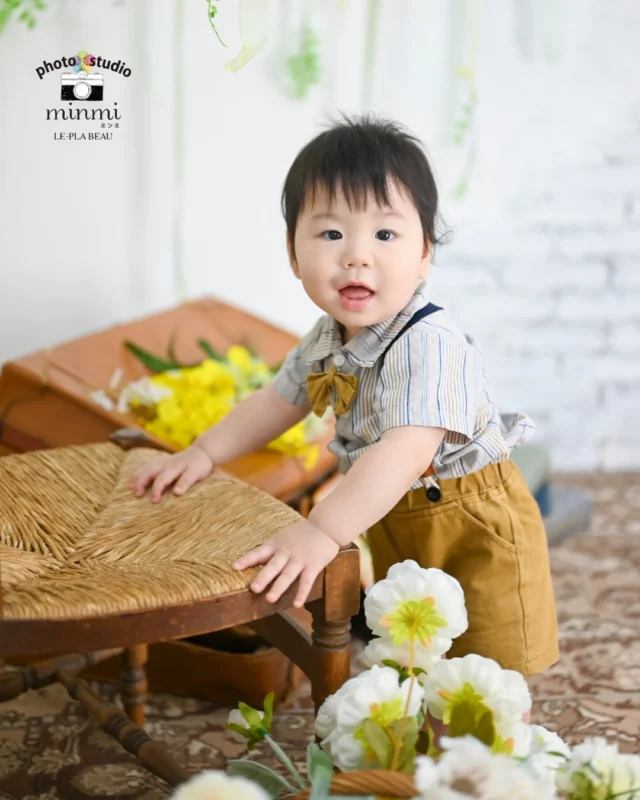 ⁡🫧1st birthday🫧
大好きなパパママとパシャリ📸✨
ニコニコ笑顔がとってもキュート🌼*･
 
 
撮影小物や衣装はお持ち込み自由です。
ご不明点はお気軽にご相談ください♪
 
studio｜パラディ
photograph｜ @mi_minmi125 
 

 #1歳バースデー  #ファーストバースデーフォト  #フォトスタジオミンミ  #豊橋フォトスタジオ